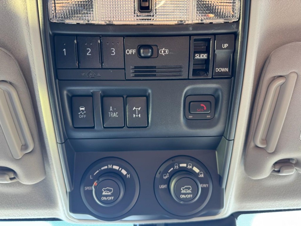 Toyota 4Runner Vehicle Image 24