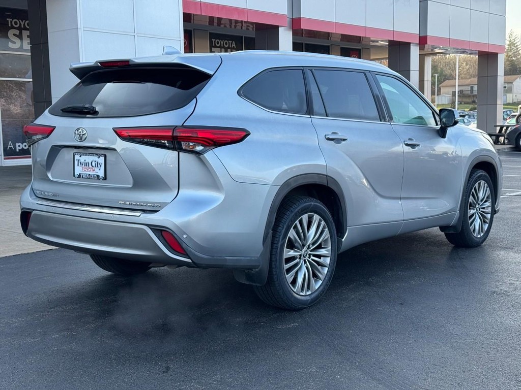 Toyota Highlander Vehicle Image 3