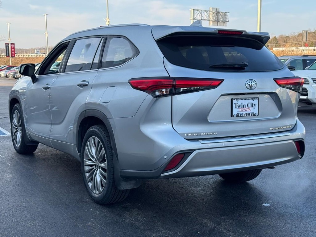 Toyota Highlander Vehicle Image 6