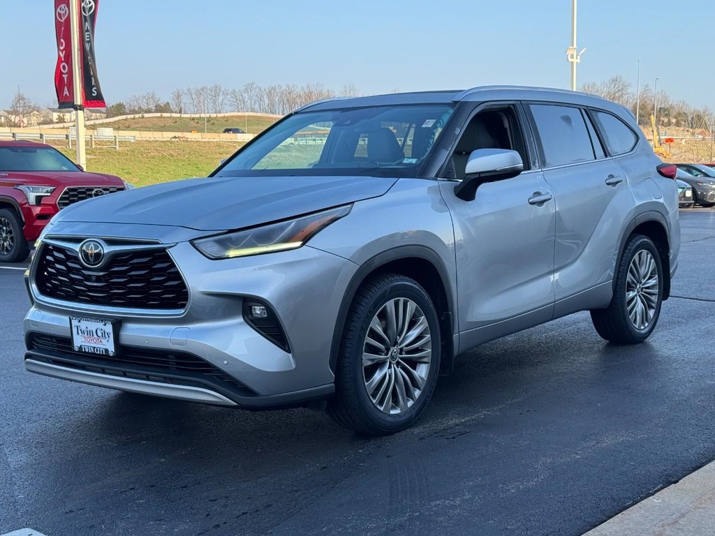 Toyota Highlander Vehicle Image 8