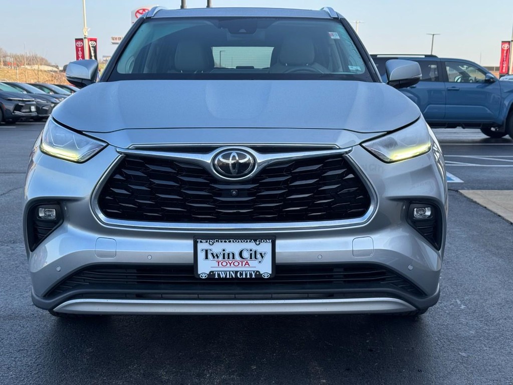 Toyota Highlander Vehicle Image 9