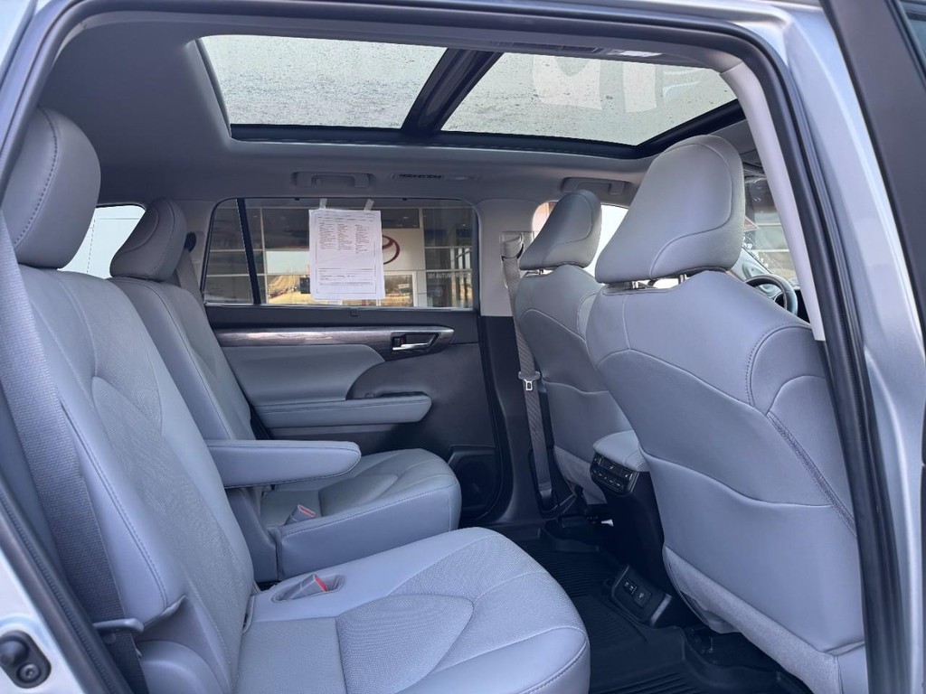 Toyota Highlander Vehicle Image 10