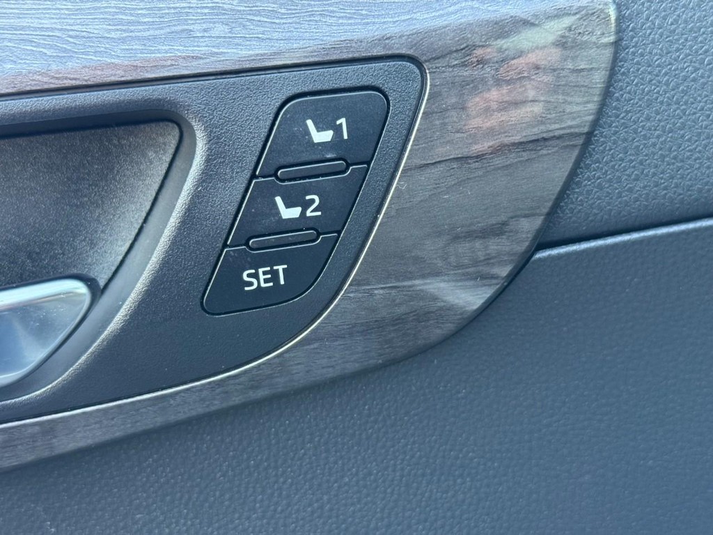 Toyota Highlander Vehicle Image 17