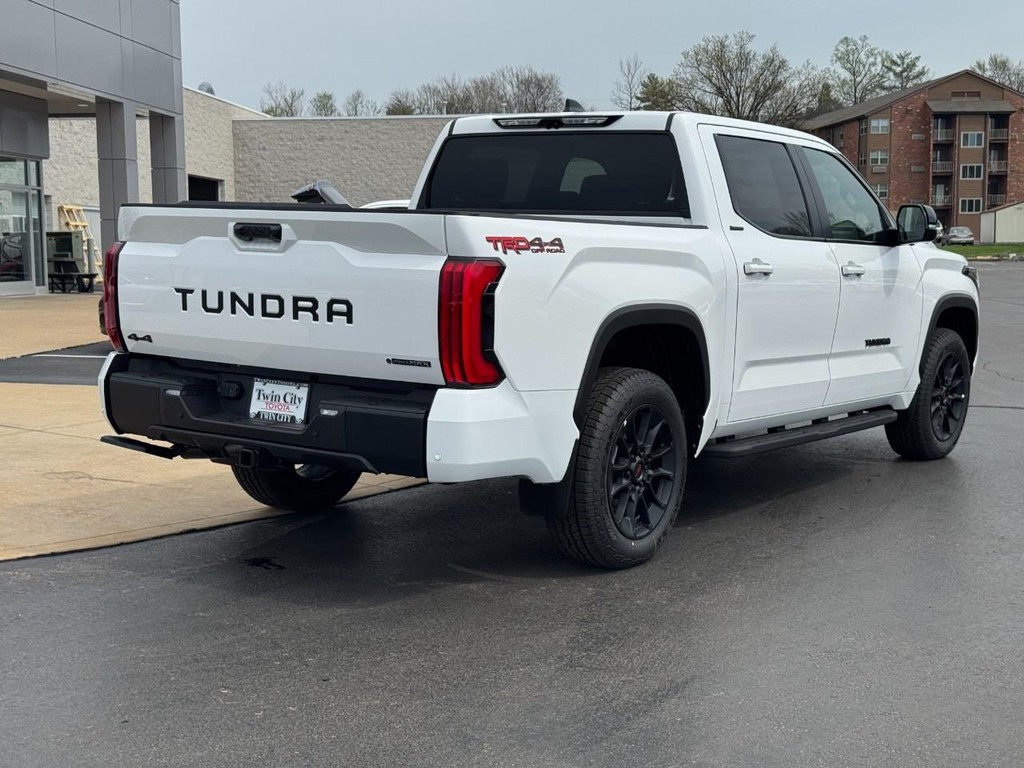 Toyota Tundra 4WD Vehicle Image 3