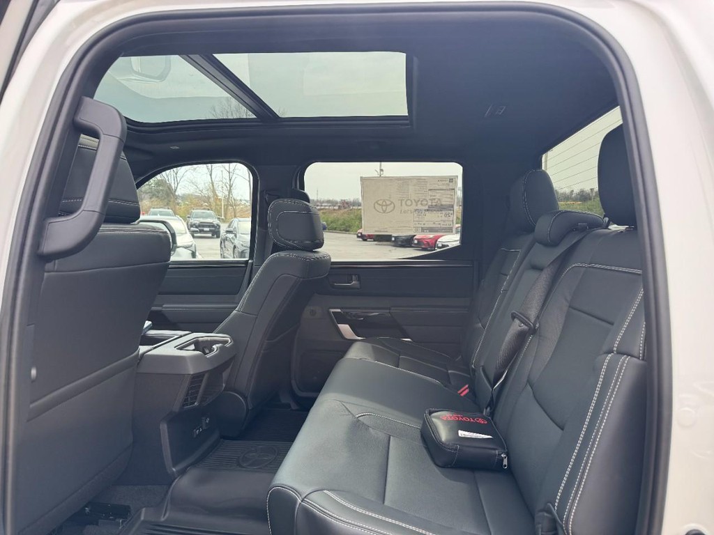Toyota Tundra 4WD Vehicle Image 7