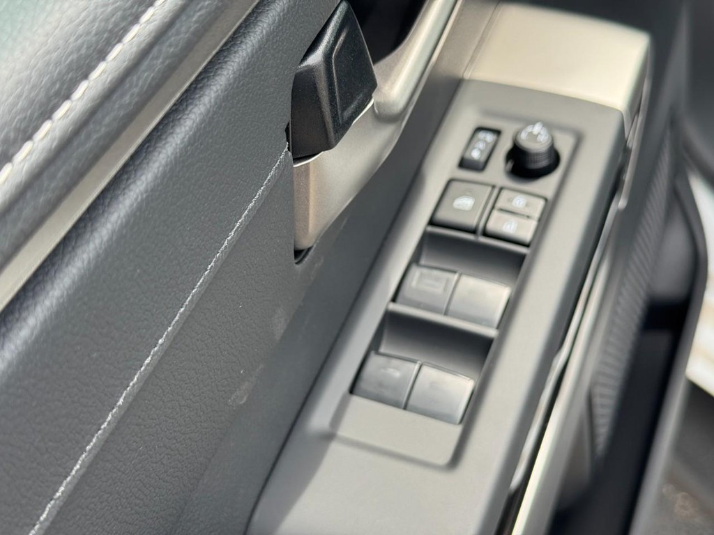 Toyota Tundra 4WD Vehicle Image 11