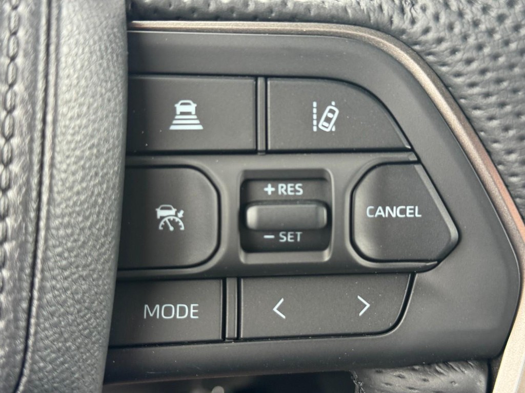 Toyota Tundra 4WD Vehicle Image 16