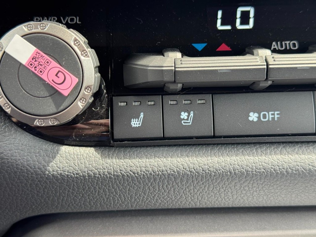 Toyota Tundra 4WD Vehicle Image 18