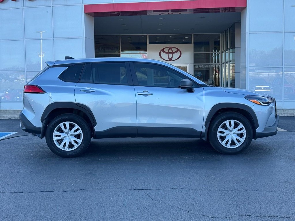 Toyota Corolla Cross Vehicle Image 2