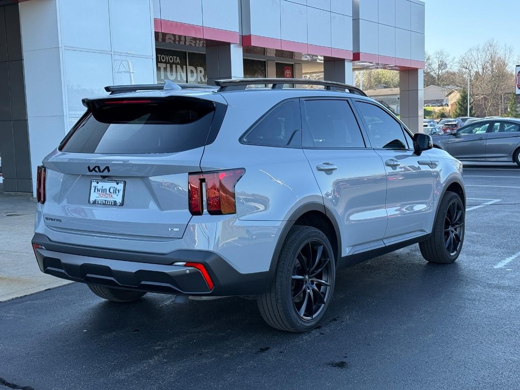 Kia Sorento Vehicle Image 3