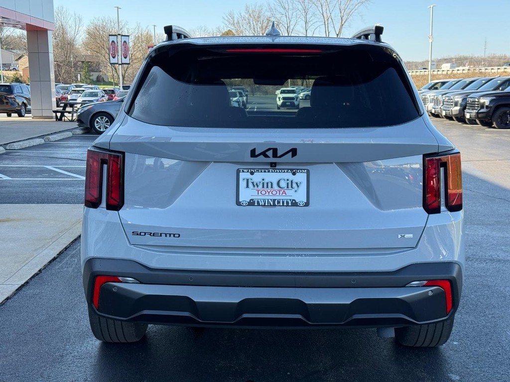 Kia Sorento Vehicle Image 5