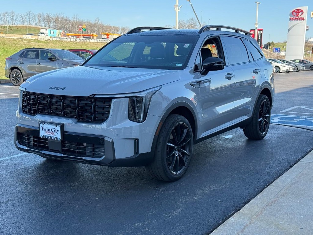 Kia Sorento Vehicle Image 8