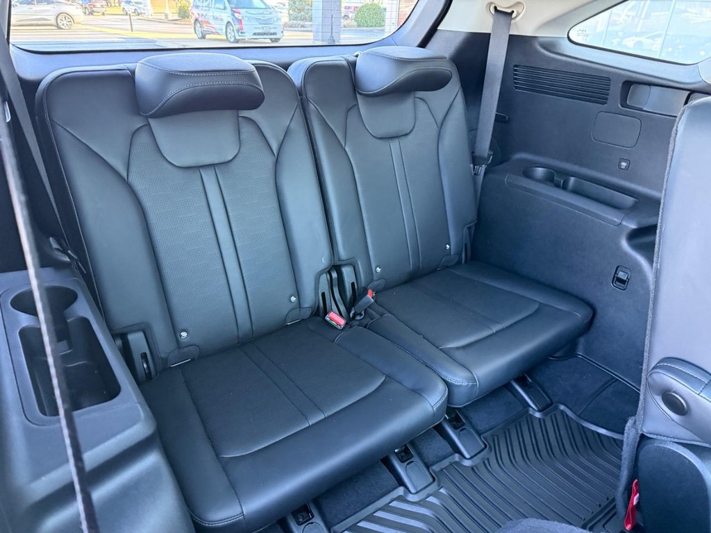 Kia Sorento Vehicle Image 10