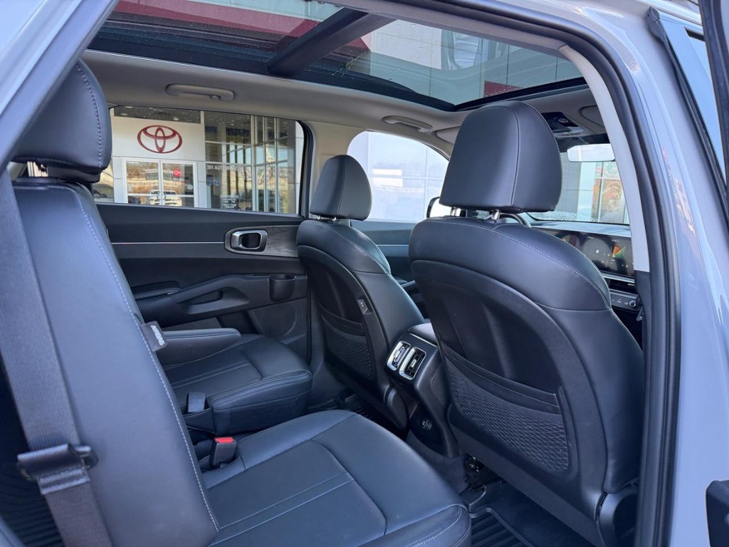 Kia Sorento Vehicle Image 11