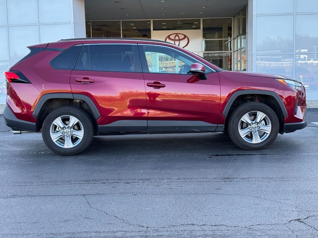 Toyota RAV4 Vehicle Image 3