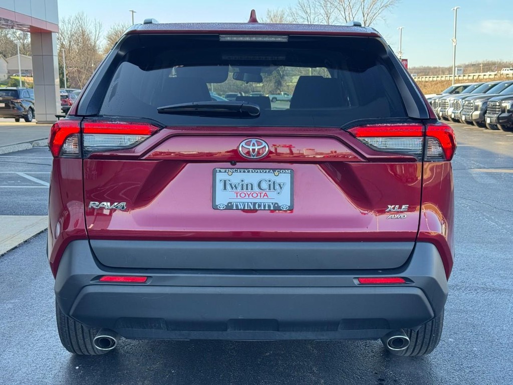 Toyota RAV4 Vehicle Image 6