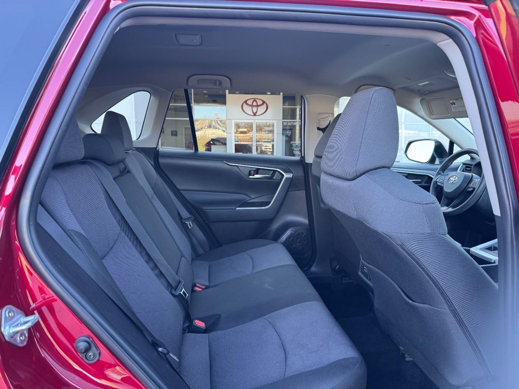 Toyota RAV4 Vehicle Image 11