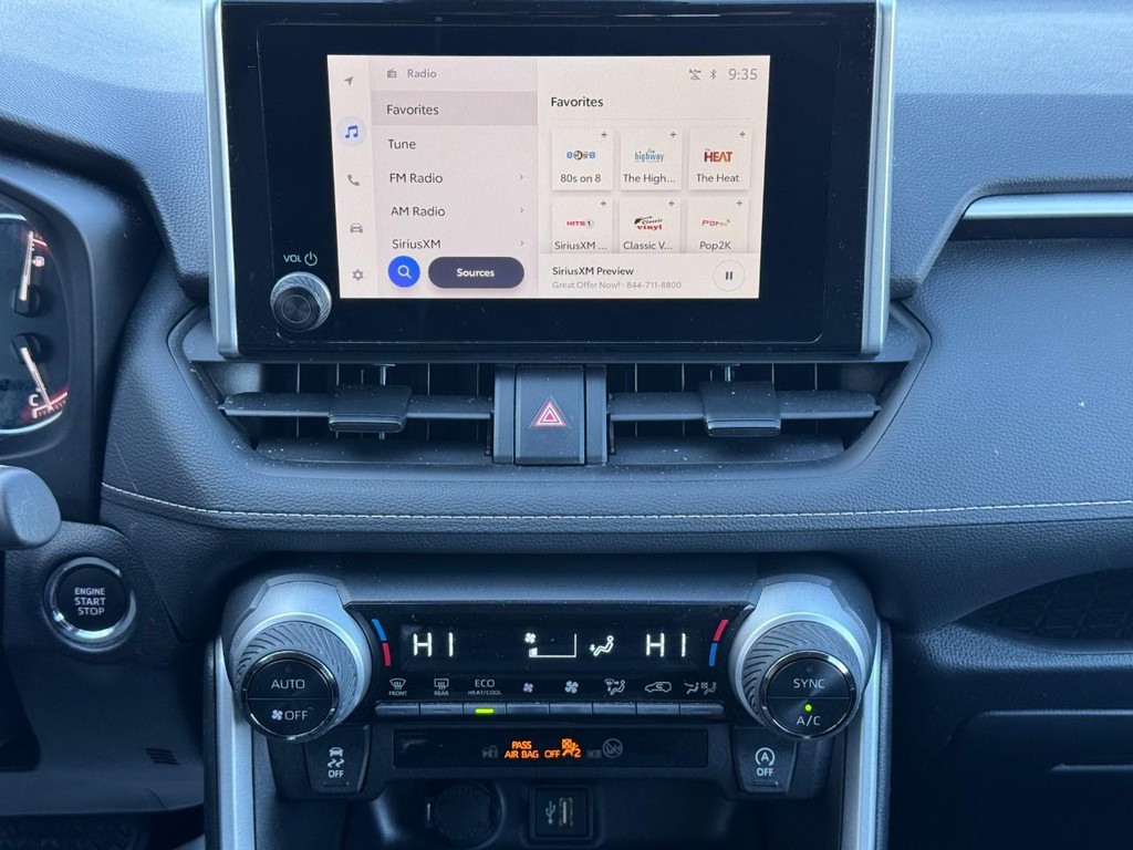 Toyota RAV4 Vehicle Image 14