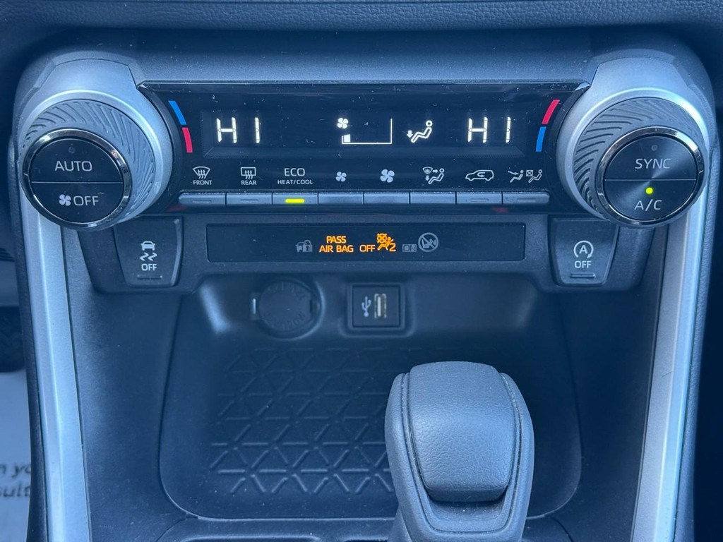 Toyota RAV4 Vehicle Image 15