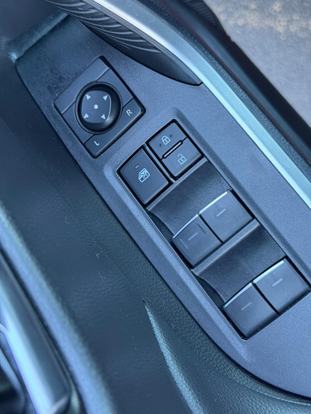 Toyota RAV4 Vehicle Image 16