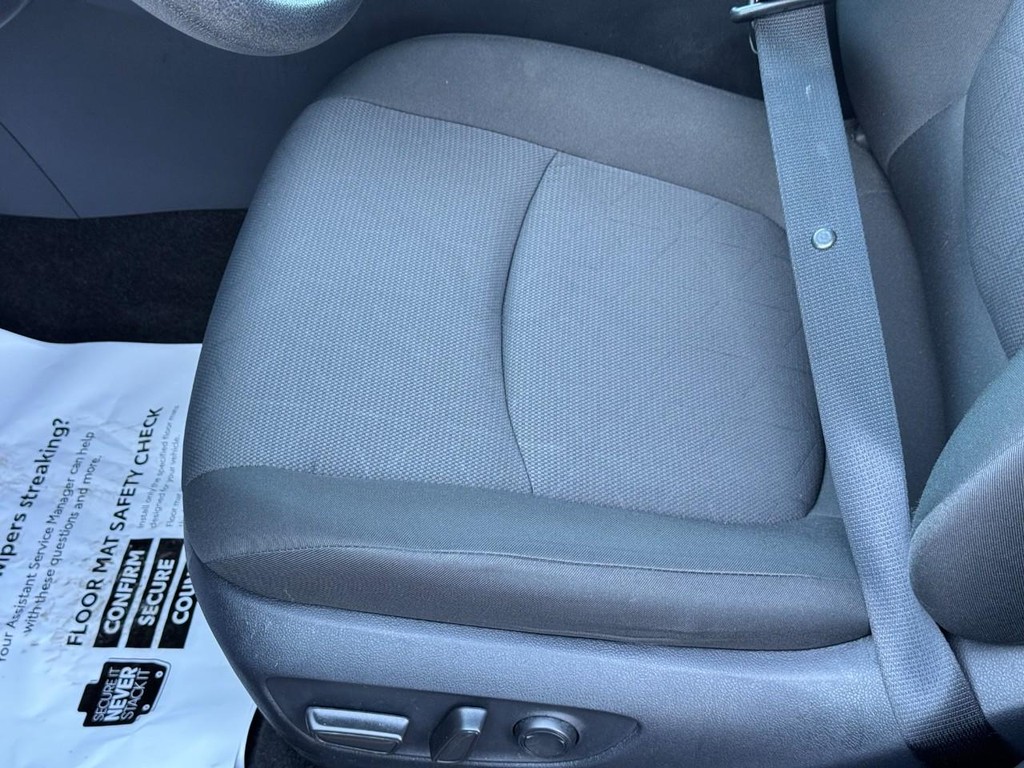 Toyota RAV4 Vehicle Image 17