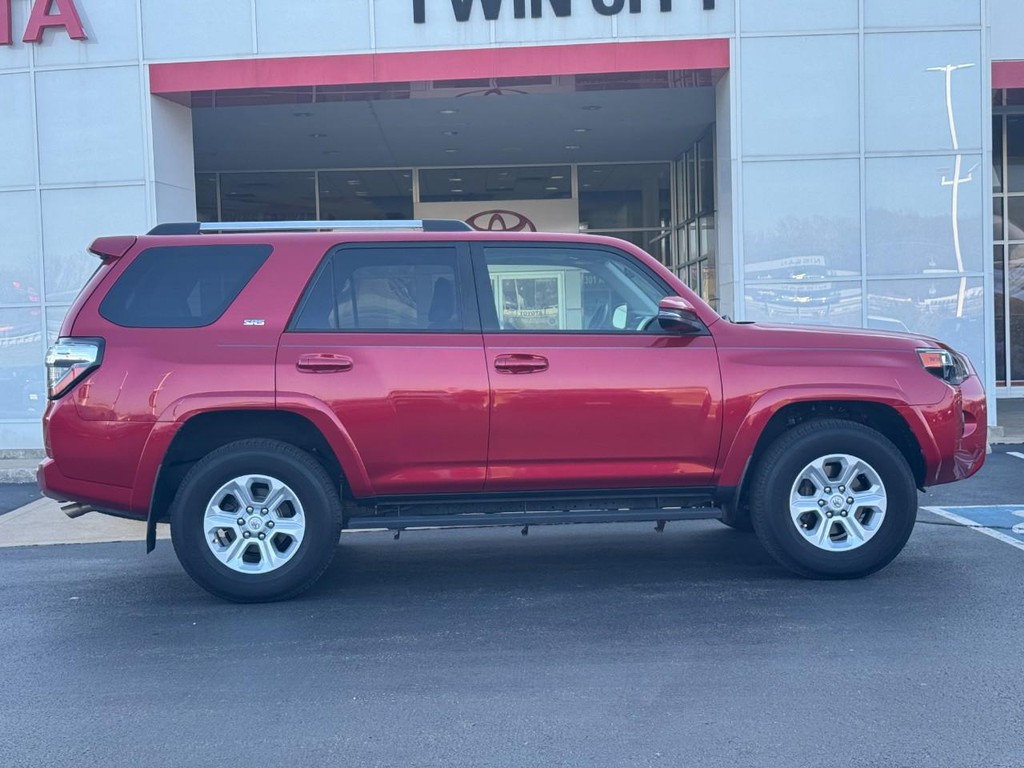 Toyota 4Runner Vehicle Image 2