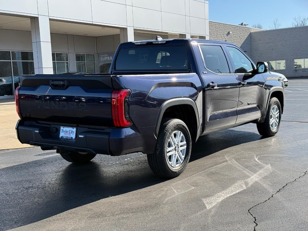 Toyota Tundra 4WD Vehicle Image 3