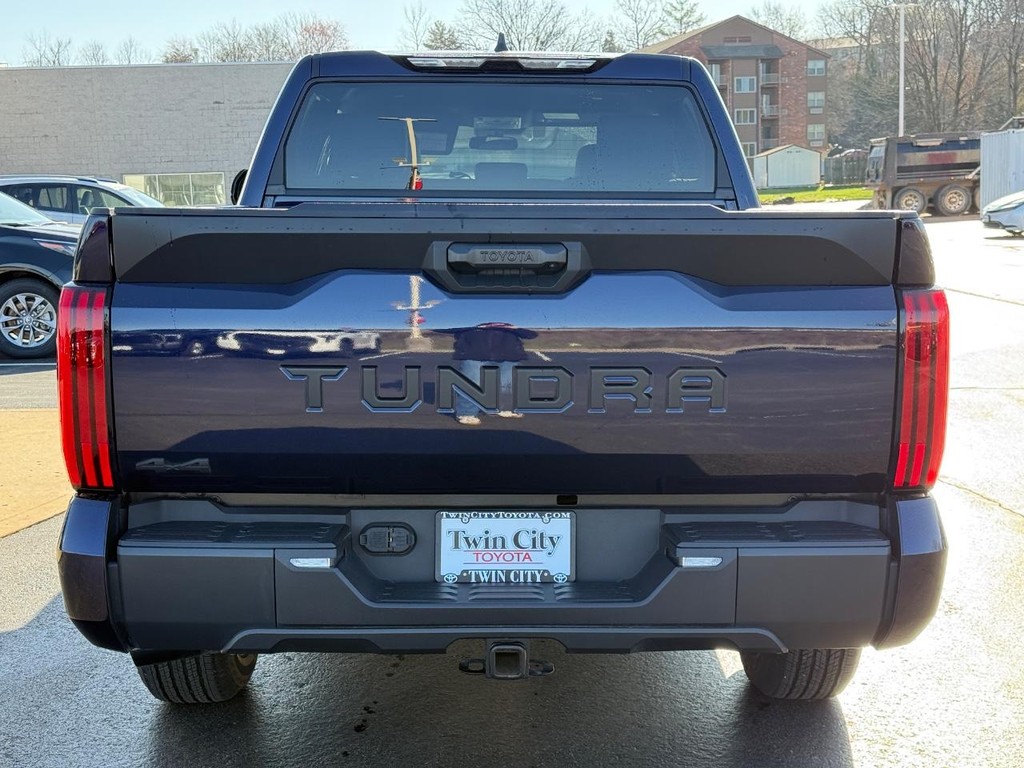 Toyota Tundra 4WD Vehicle Image 5