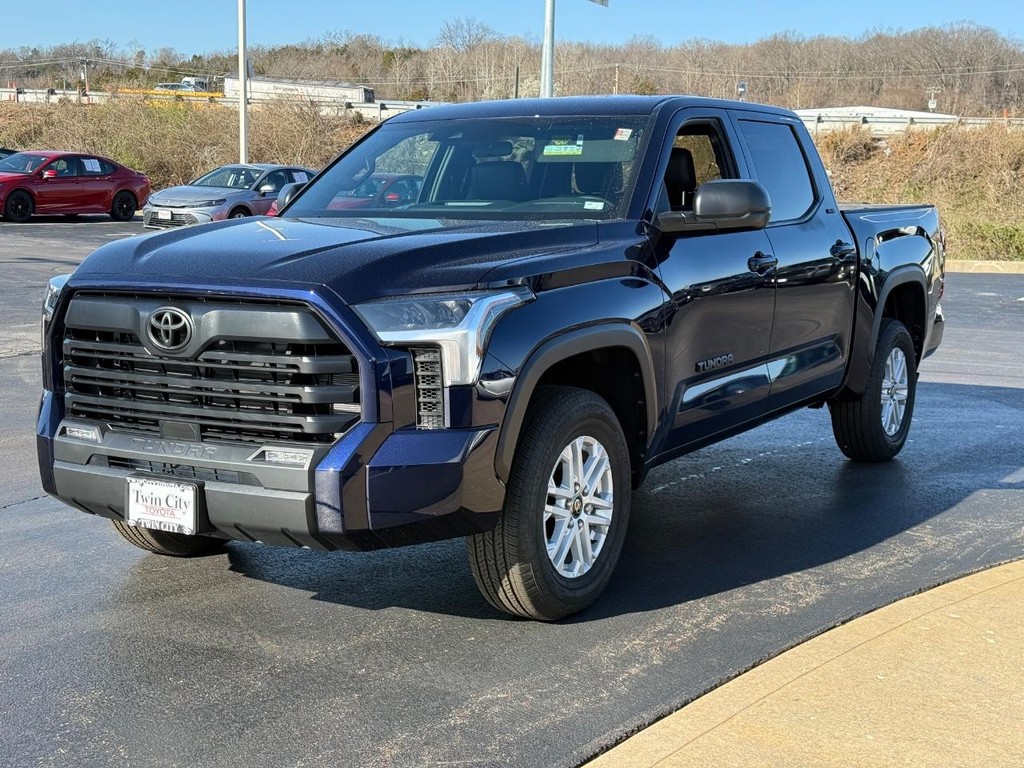 Toyota Tundra 4WD Vehicle Image 9
