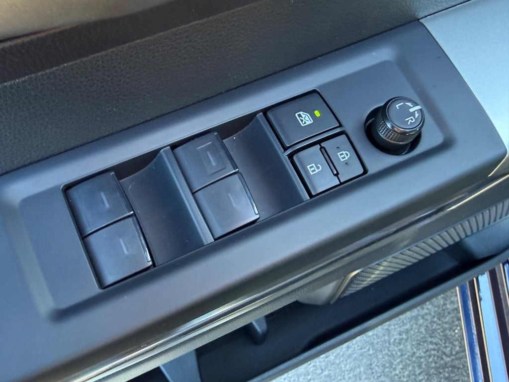 Toyota Tundra 4WD Vehicle Image 15