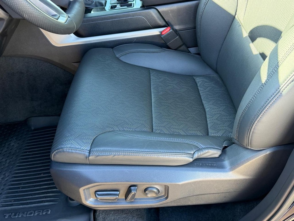 Toyota Tundra 4WD Vehicle Image 16