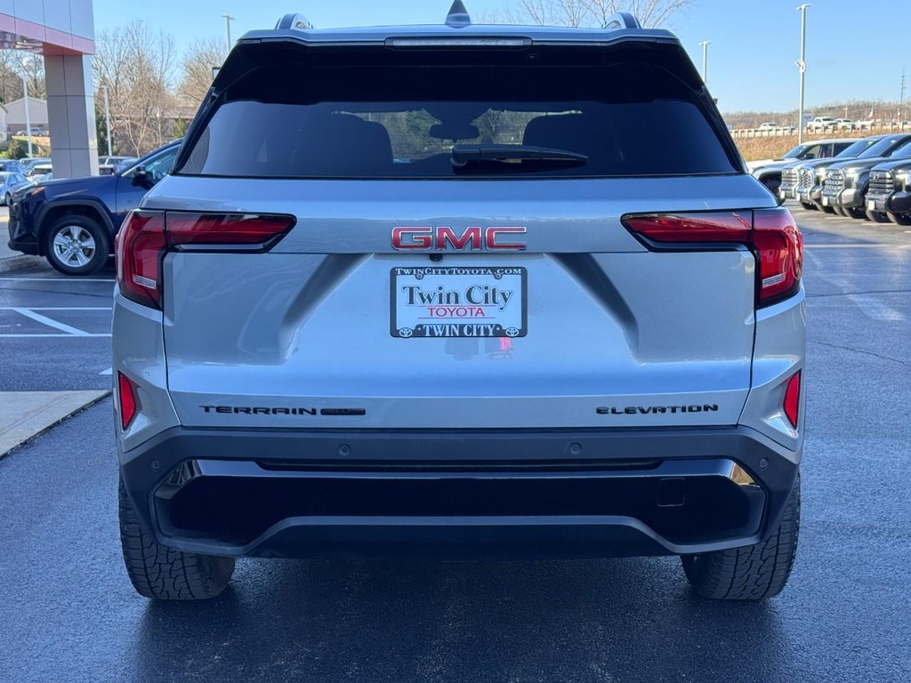 GMC Terrain Vehicle Image 5