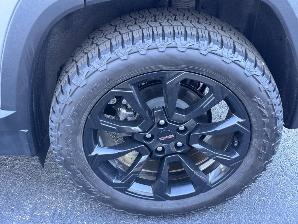 GMC Terrain Vehicle Image 8