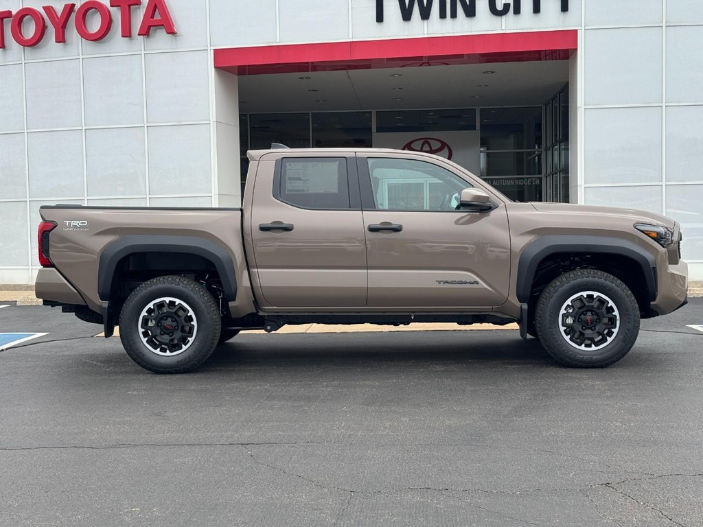 Toyota Tacoma 4WD Vehicle Image 2