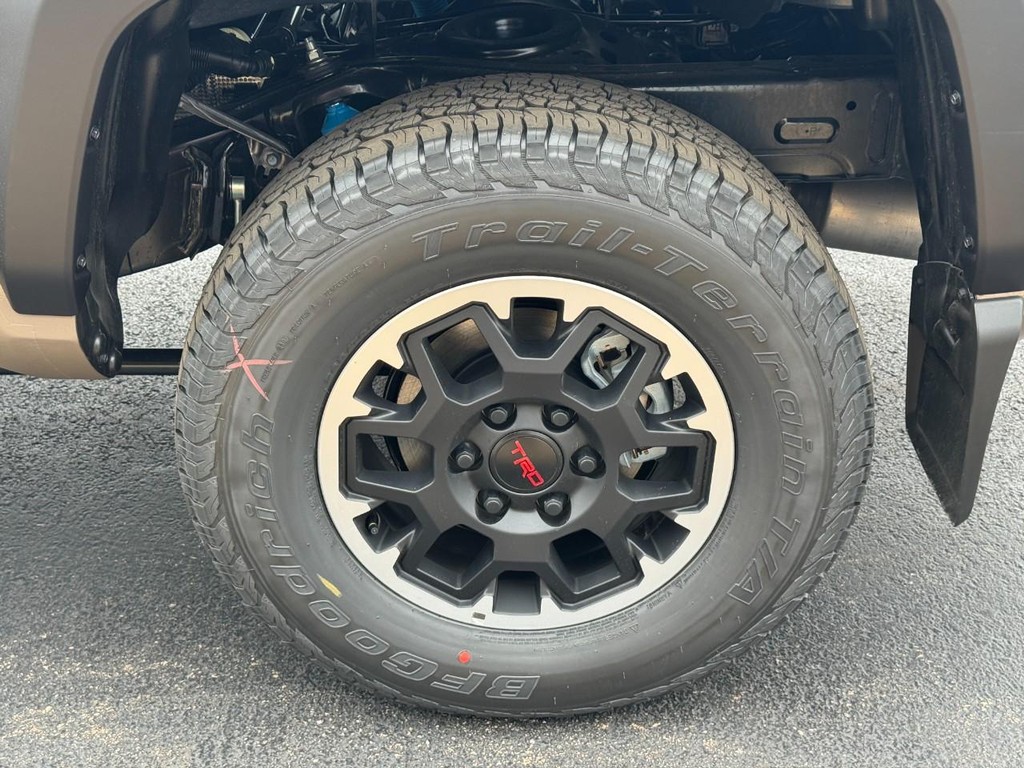 Toyota Tacoma 4WD Vehicle Image 4