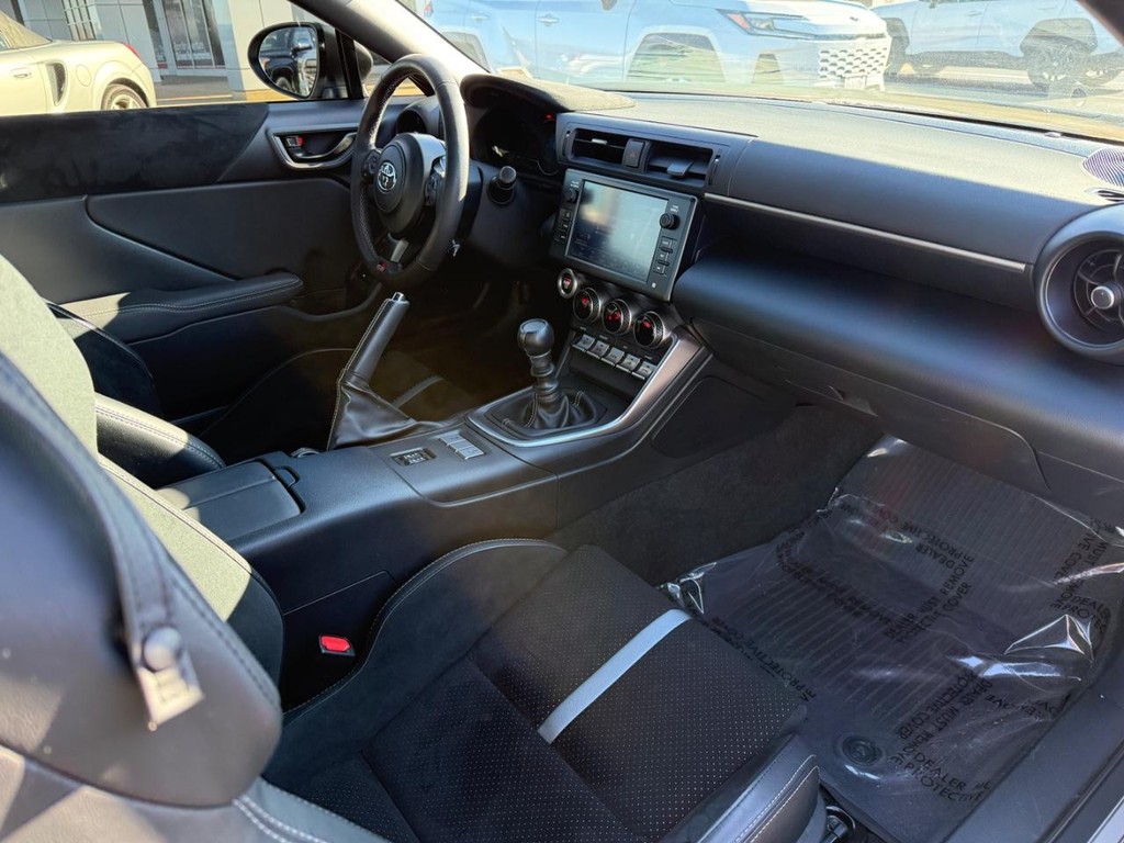 Toyota GR86 Vehicle Image 12