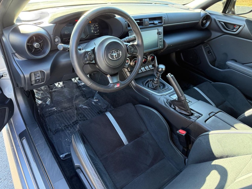 Toyota GR86 Vehicle Image 13