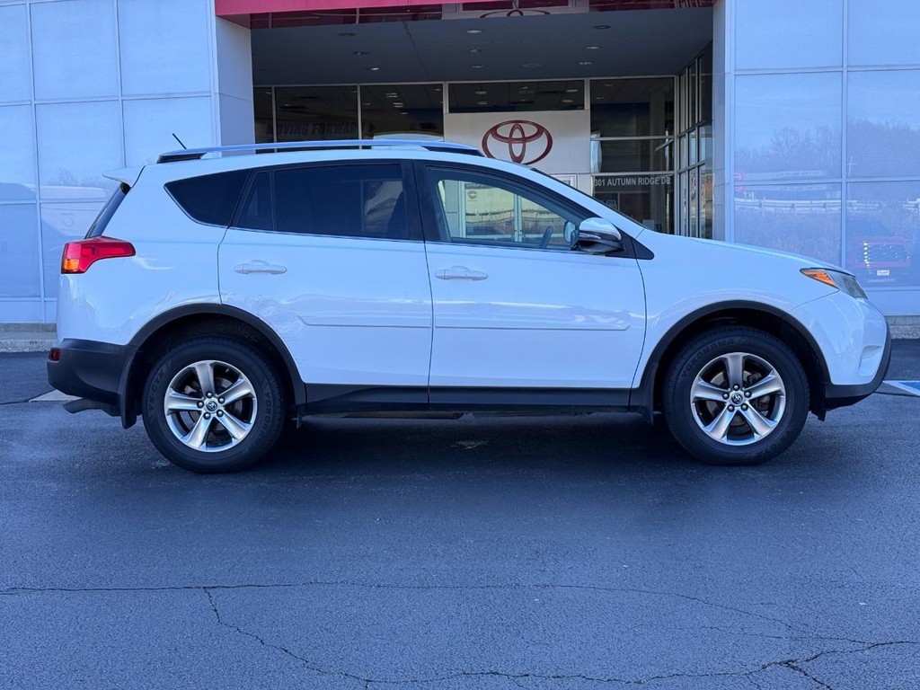 Toyota RAV4 Vehicle Image 2