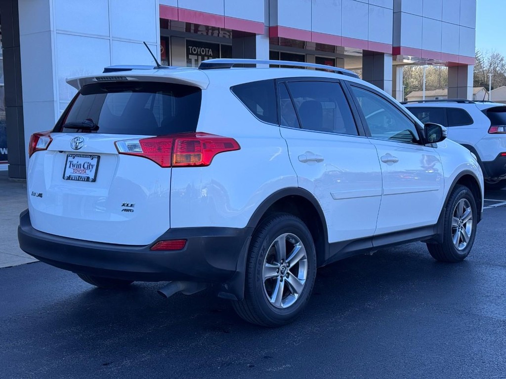 Toyota RAV4 Vehicle Image 3