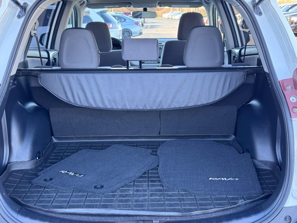 Toyota RAV4 Vehicle Image 4