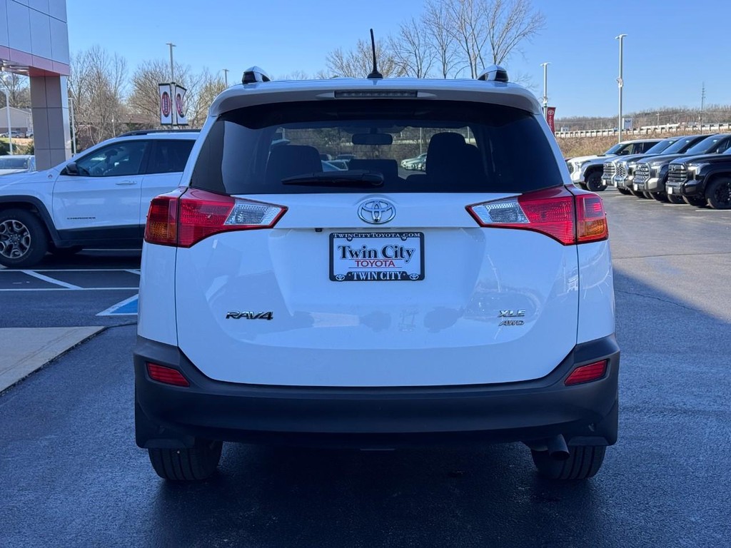 Toyota RAV4 Vehicle Image 5