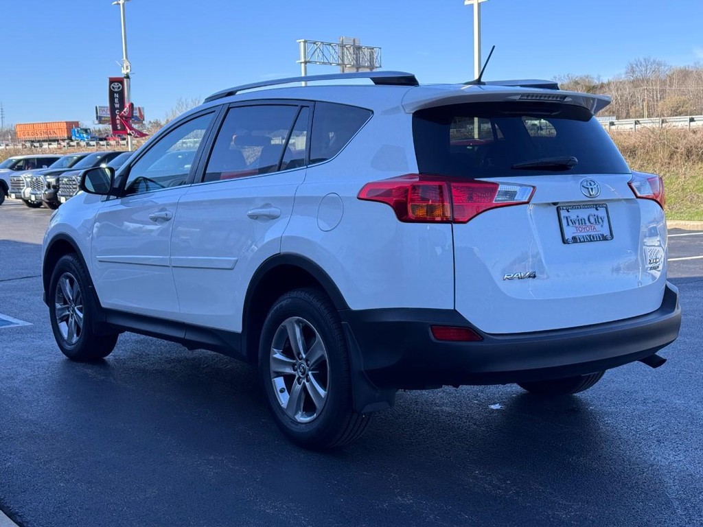 Toyota RAV4 Vehicle Image 7