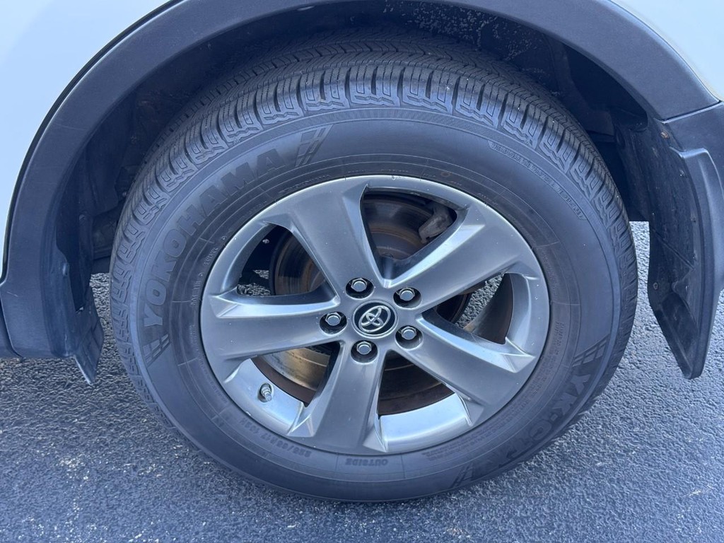 Toyota RAV4 Vehicle Image 8