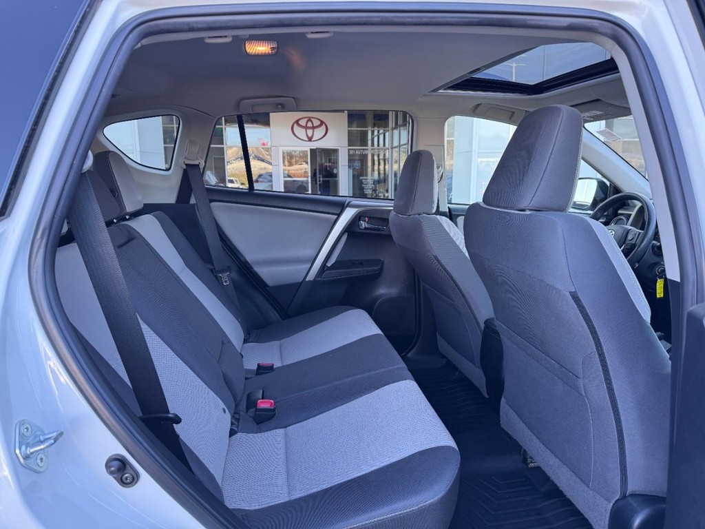 Toyota RAV4 Vehicle Image 11