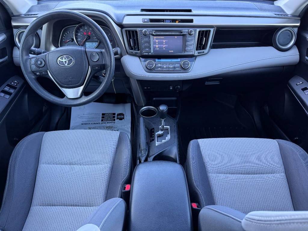 Toyota RAV4 Vehicle Image 12