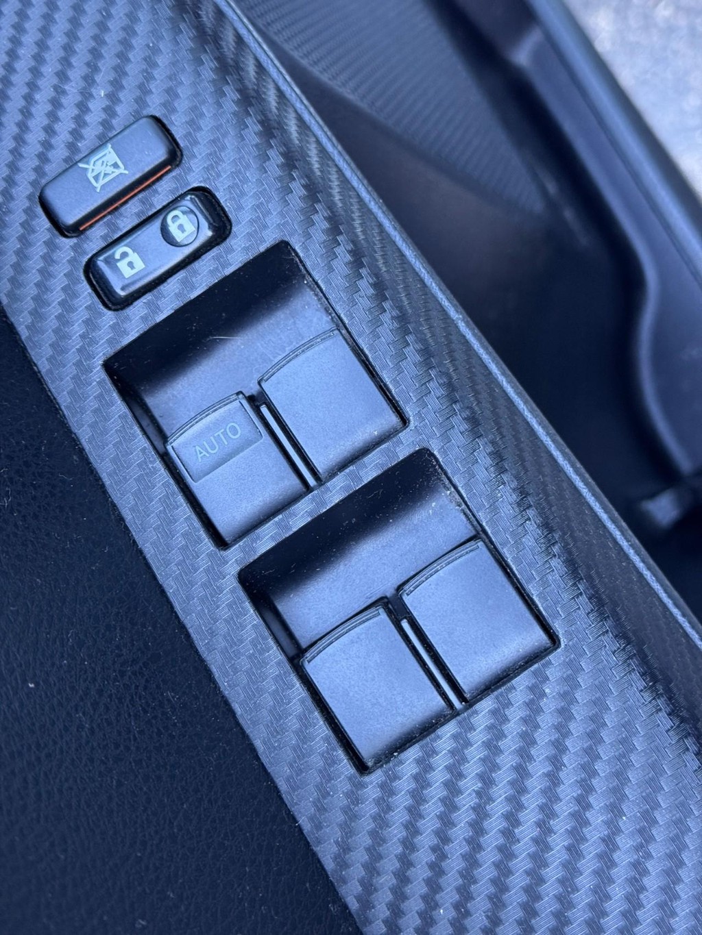 Toyota RAV4 Vehicle Image 15