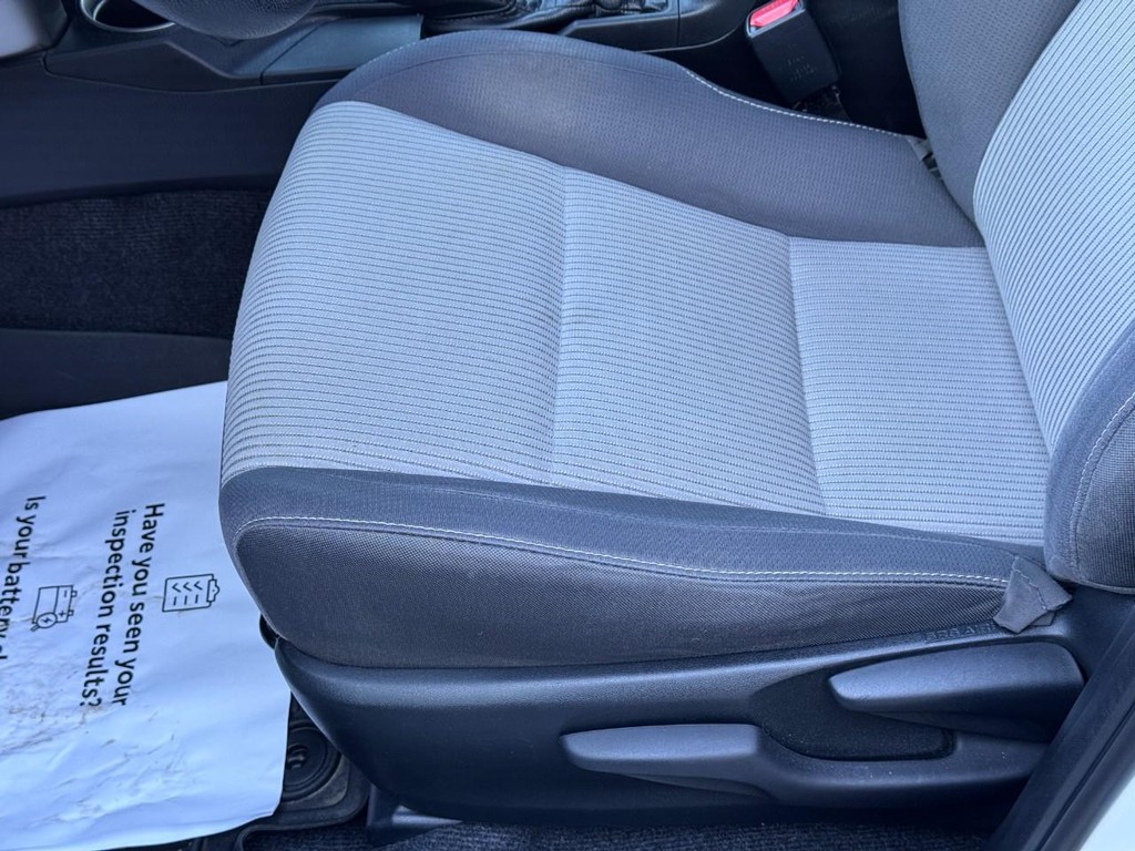 Toyota RAV4 Vehicle Image 16