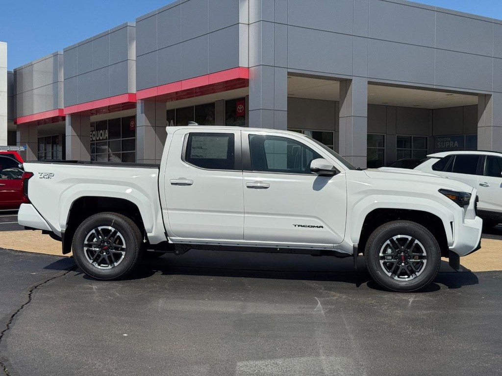 Toyota Tacoma 4WD Vehicle Image 2