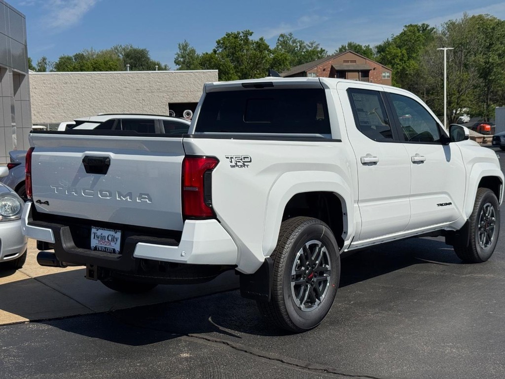 Toyota Tacoma 4WD Vehicle Image 3