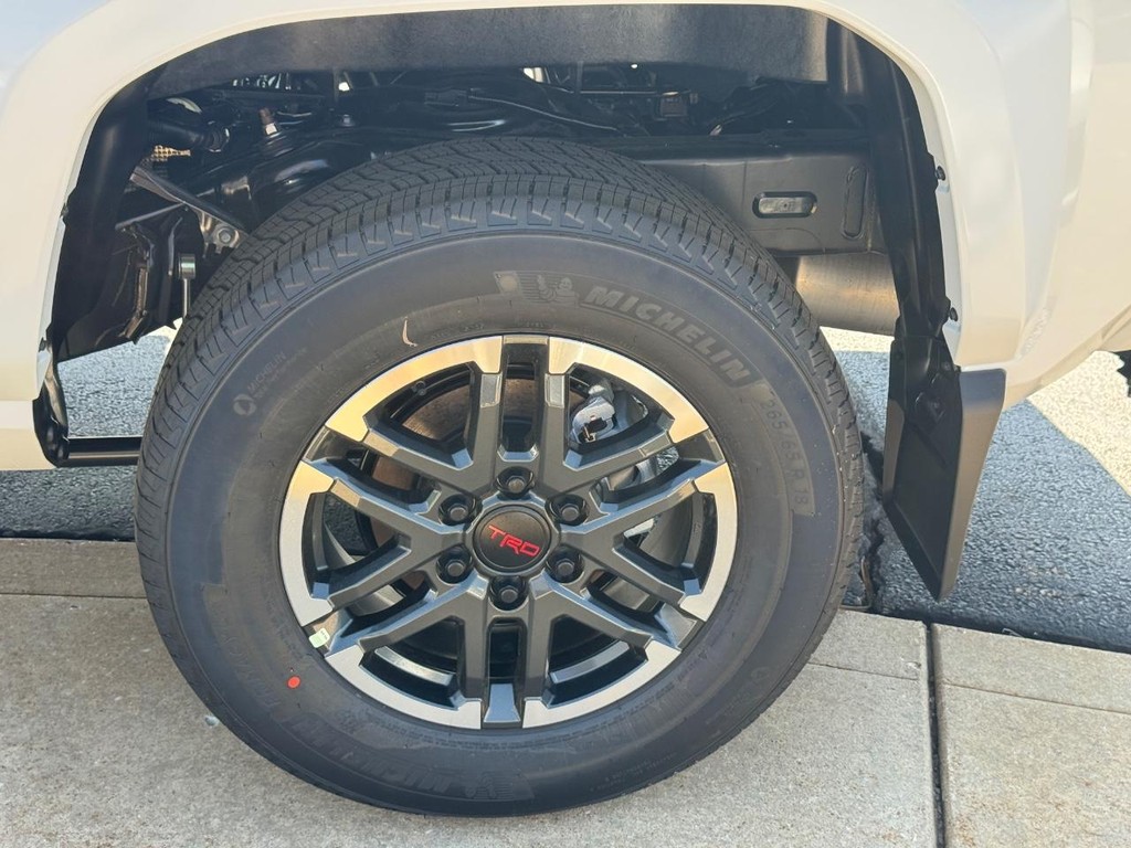 Toyota Tacoma 4WD Vehicle Image 4